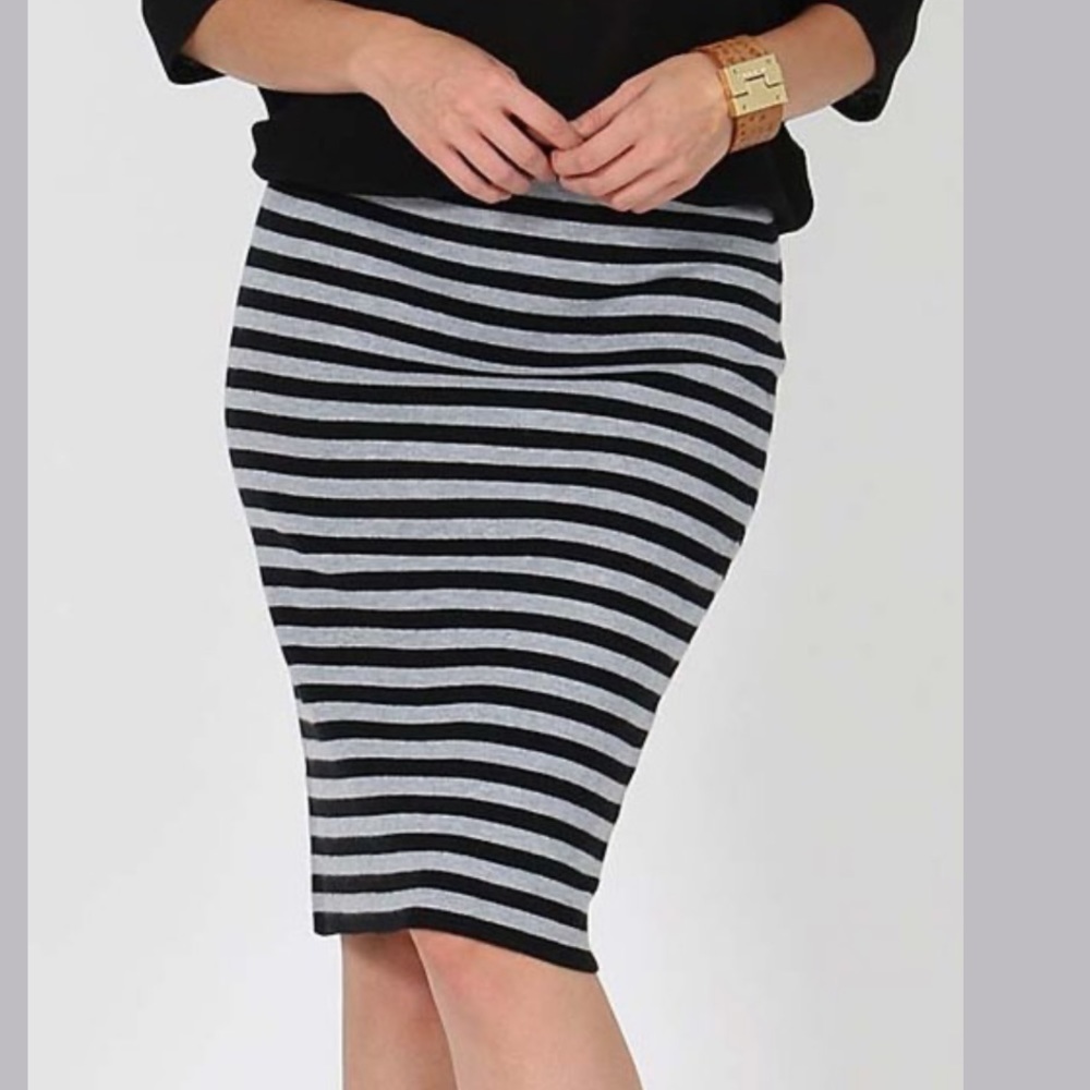 Banana Republic•Knee length ruched striped skirt